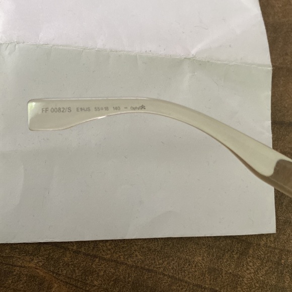 Fendi sunglasses no case - Picture 4 of 4